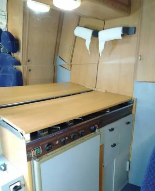 KAMPER Ford Transit 2.0TDDi 6os. łazienka, kuchnia, ogrzewanie, klimatyza — zdjęcie 8