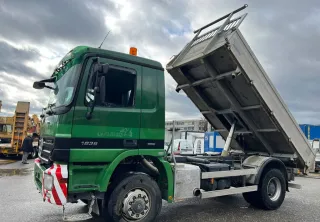 Wywrotka 4x4 Mercedes 18.360 tez leasing — zdjęcie 3