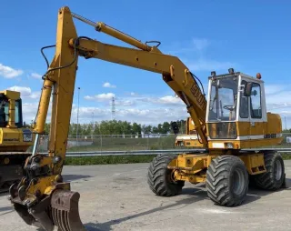 Koparka Kołowa Liebherr A901 4x4 15 ton — photo 1