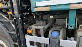 wywrotka 6x6 z dzwigiem Volvo — zdjęcie 9
