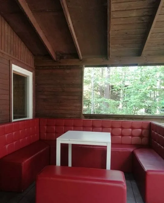 Domek Borsuk w lesie nad jeziorem Sasek Wielki Nocleg Mazury