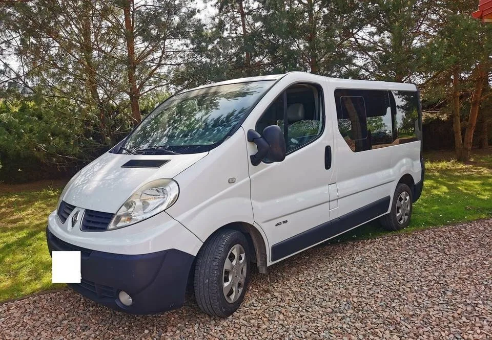Renault Trafic 2.0 dci, MAŁY PRZEBIEG, 9 - osob. brak rdzy !