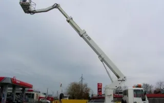 Usługi - podnośnik koszowy Kutno 27m, mycie elewacji itp — photo 3