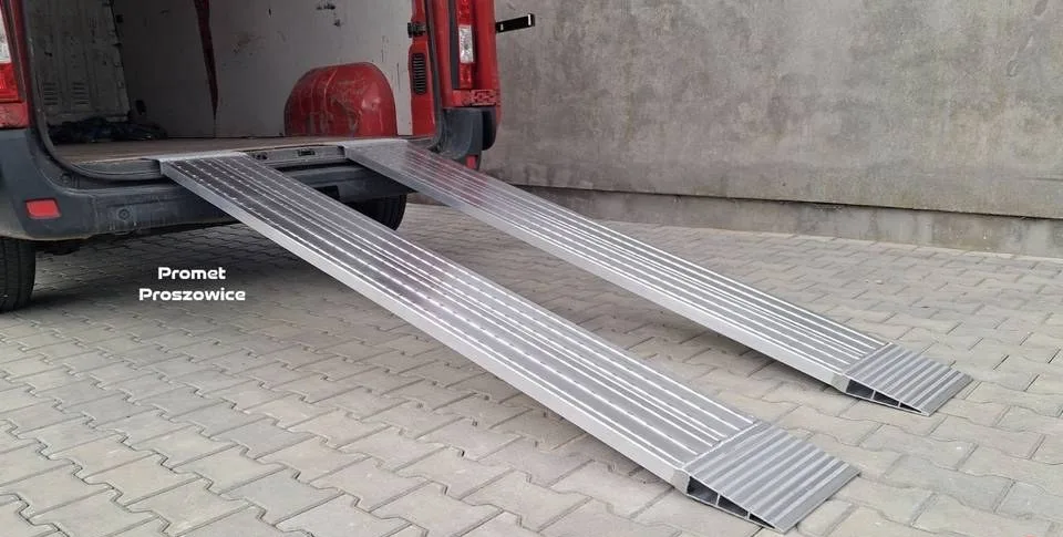 2 Najazdy Aluminiowe Panelowe 32cm Frezowane lekkie do Busa Przyczepy