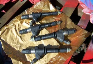 Wtryskiwacze silnika spycharki T-130,T-170,B-10,B-170 — zdjęcie 1