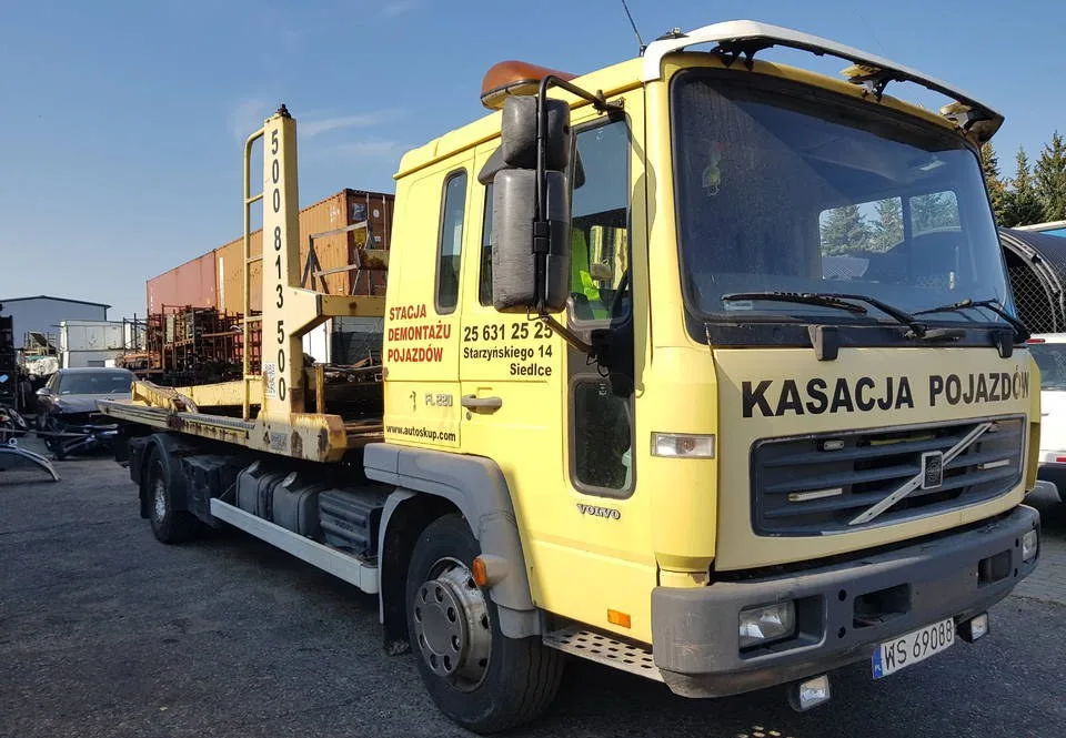 Volvo FL 6 pomoc drogowa 12t z piętrem