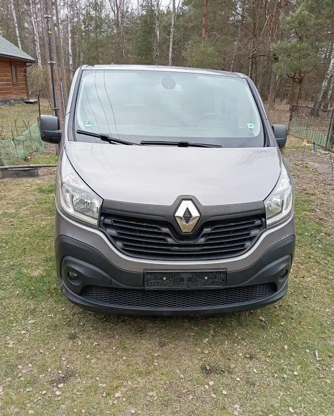 Renault Trafic 8osobowy niski przebieg
