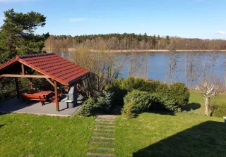 Dom na wynajem Kaszuby Domek do wynajęcia linia brzegowa nad jeziorem — zdjęcie 3