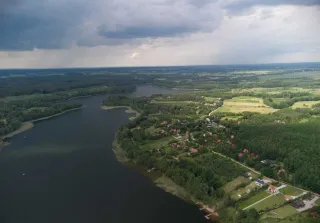 Całoroczny dom nad jeziorem SEN MAZUR z sauną, jacuzzi ,własną plażą — zdjęcie 4