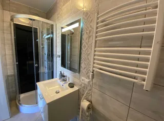 Nocleg/Domek z jacuzzi na wyłączność — zdjęcie 9